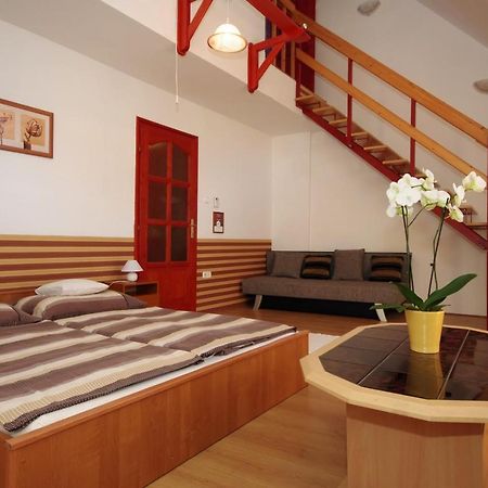 Hellasz Apartman Gyula Luaran gambar