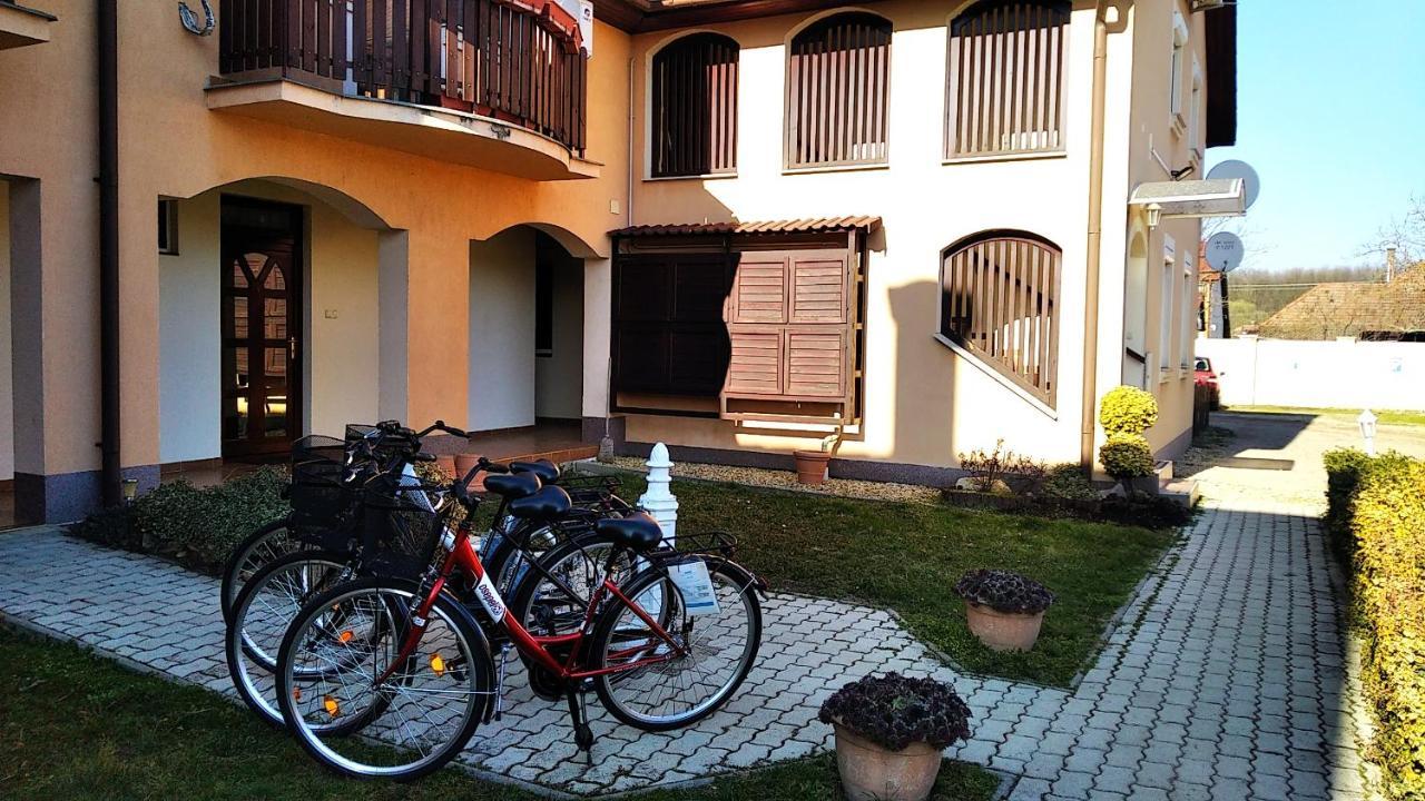 Hellasz Apartman Gyula Luaran gambar