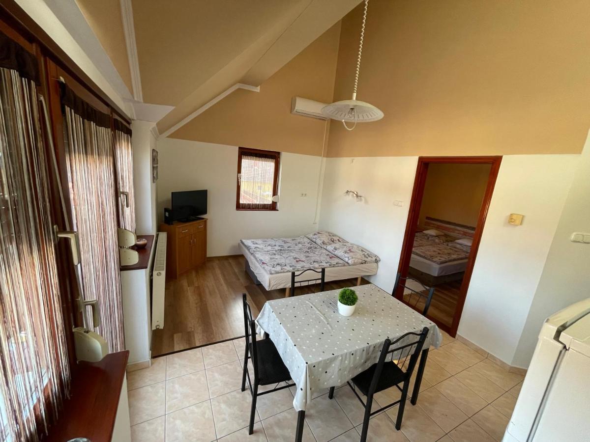 Hellasz Apartman Gyula Luaran gambar