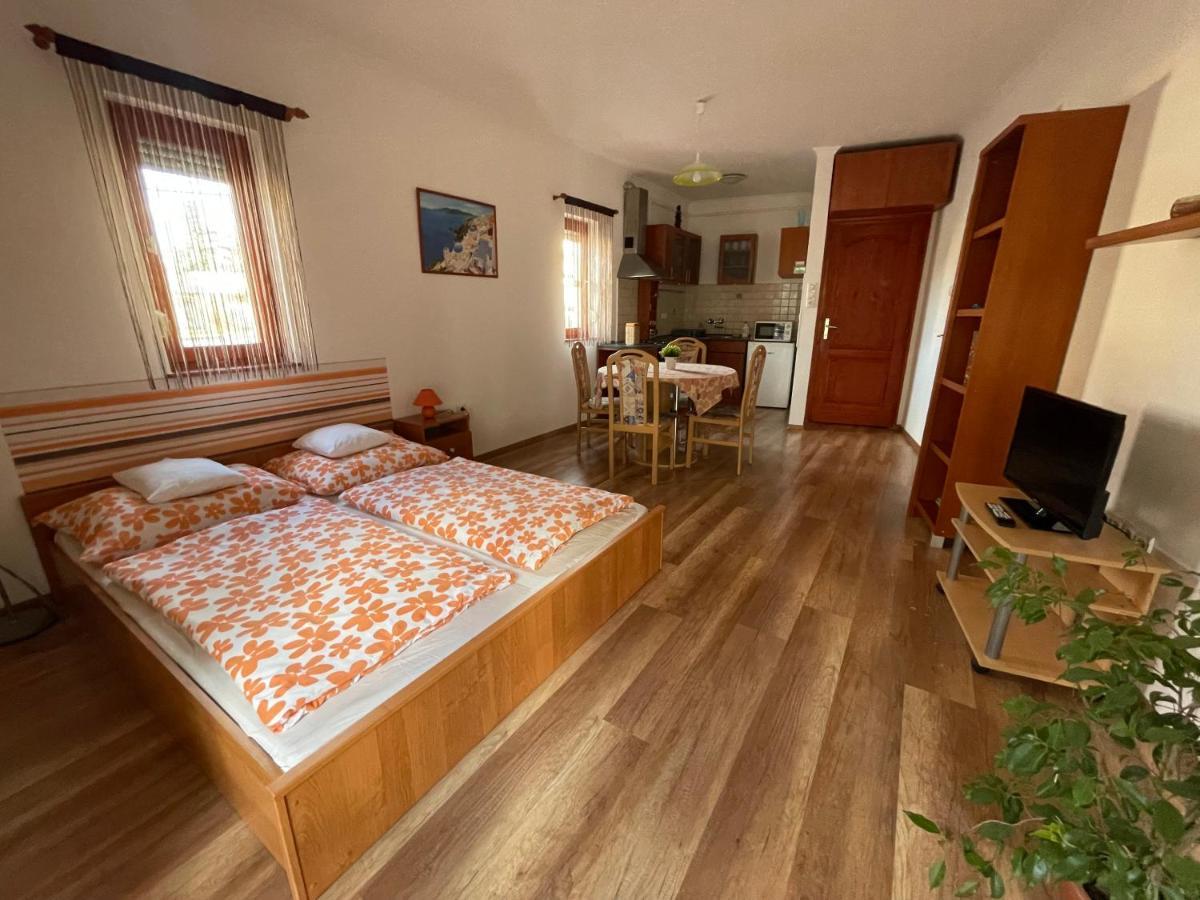 Hellasz Apartman Gyula Luaran gambar