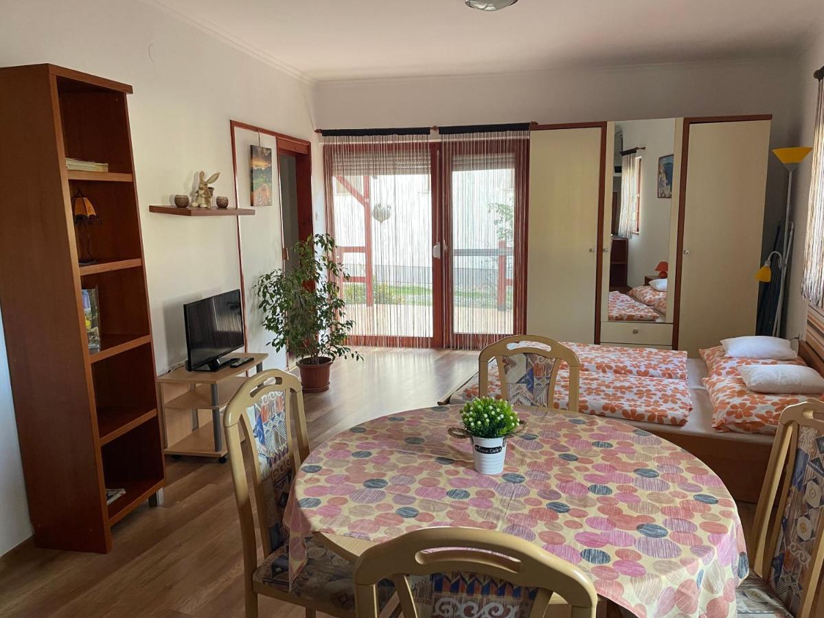 Hellasz Apartman Gyula Luaran gambar