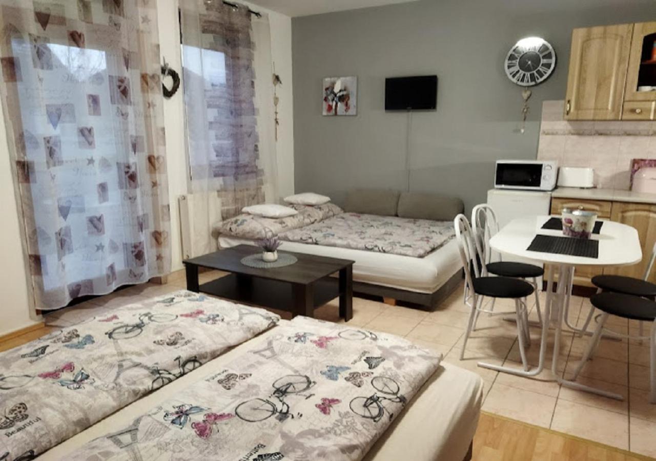 Hellasz Apartman Gyula Luaran gambar