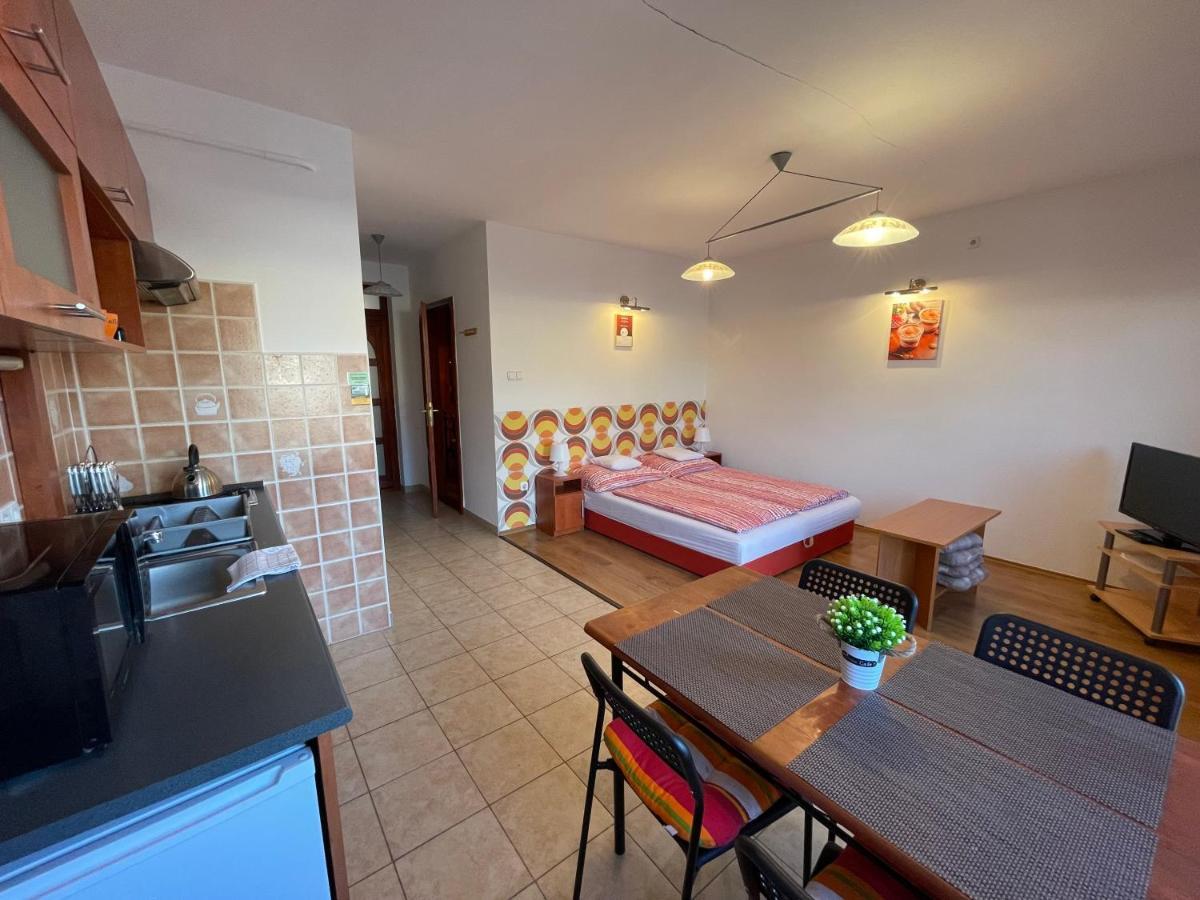 Hellasz Apartman Gyula Luaran gambar