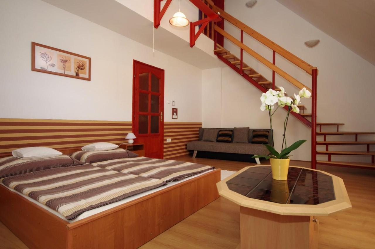 Hellasz Apartman Gyula Luaran gambar