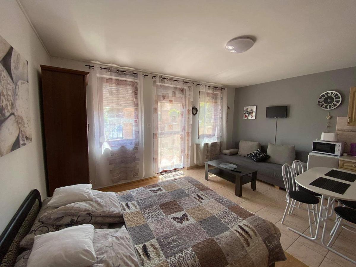 Hellasz Apartman Gyula Luaran gambar