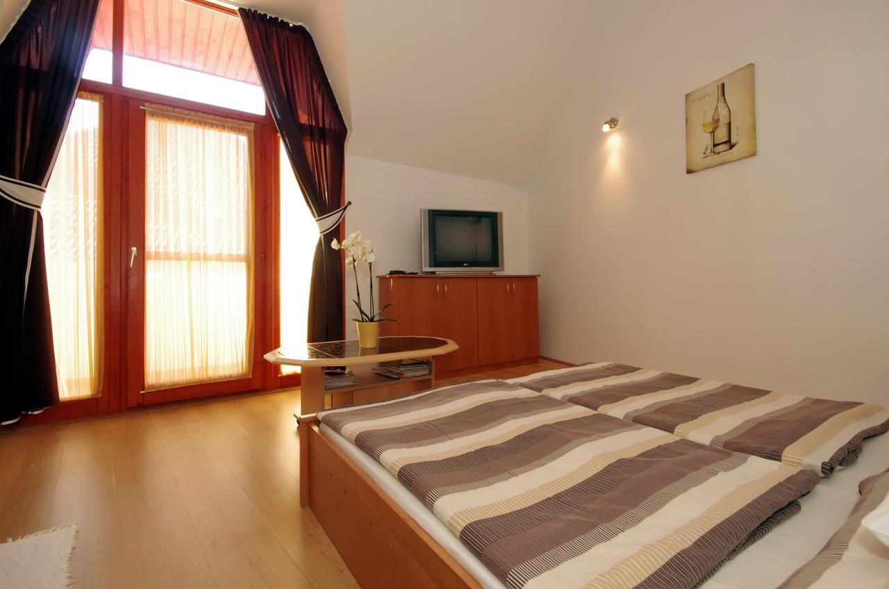 Hellasz Apartman Gyula Luaran gambar