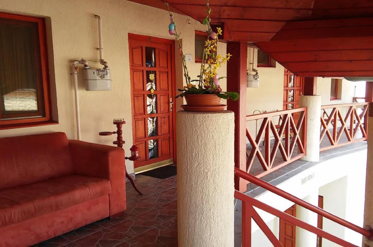 Hellasz Apartman Gyula Luaran gambar